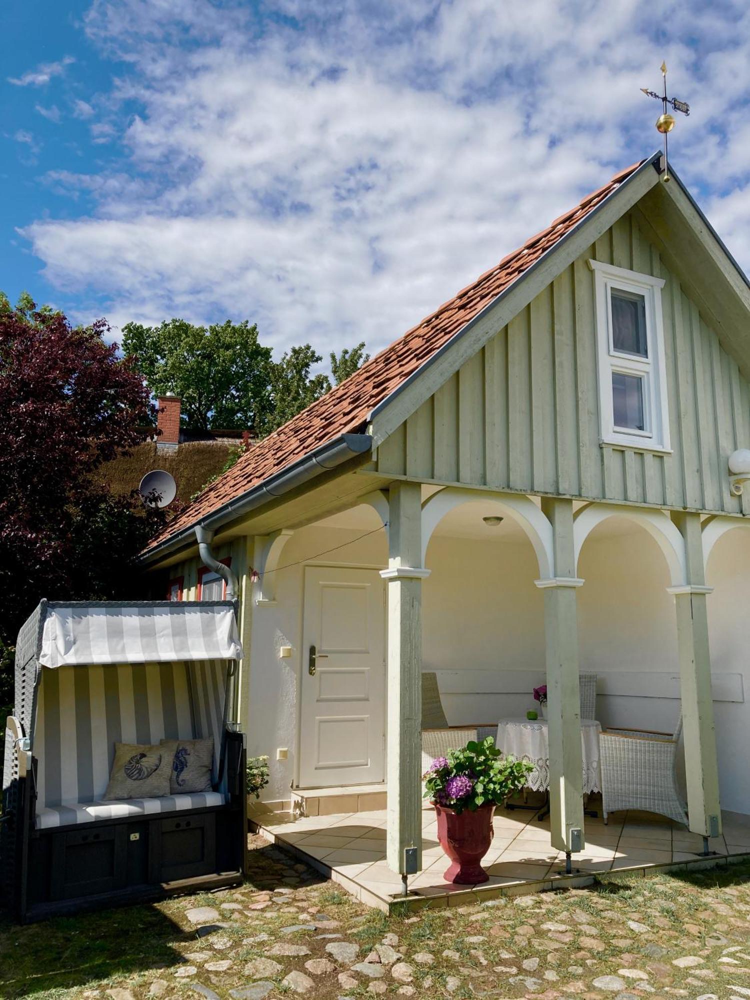 Villa Kleines Haus Am Hafen - Ruhig Und Gruen Am Ortsrand Prerow Esterno foto