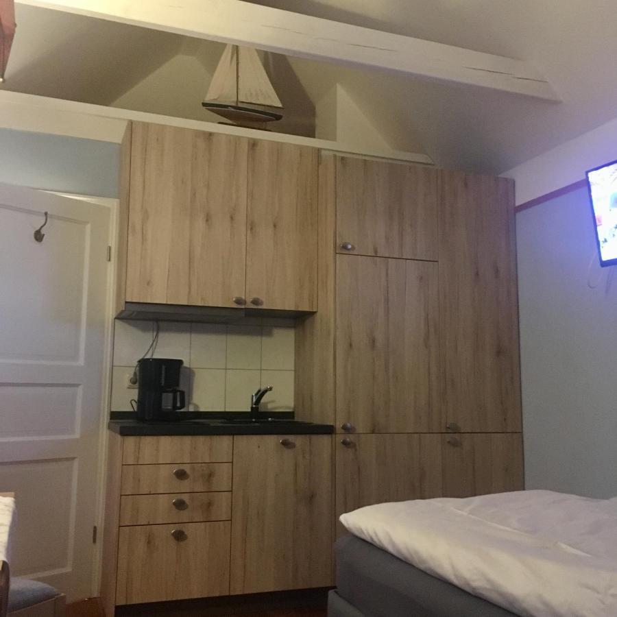 Villa Kleines Haus Am Hafen - Ruhig Und Gruen Am Ortsrand Prerow Esterno foto