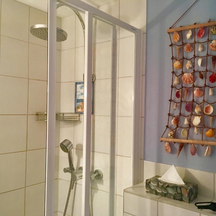 Villa Kleines Haus Am Hafen - Ruhig Und Gruen Am Ortsrand Prerow Esterno foto